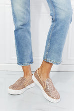 Load image into Gallery viewer, Fortune Dynamic City of Lights Glitter Slip-On Sneaker
