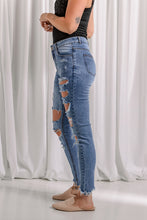 Load image into Gallery viewer, Distressed Raw Hem Skinny Jeans
